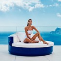 ULM Vondom sofá cama azul Laqué tomando el sol